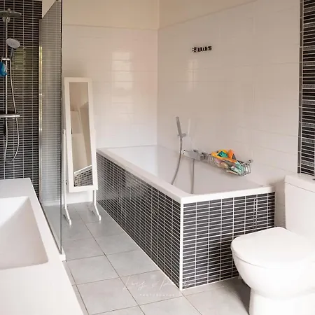 Maison Atypique, Grande Terrasse Avec Jacuzzi Prázdninový dům